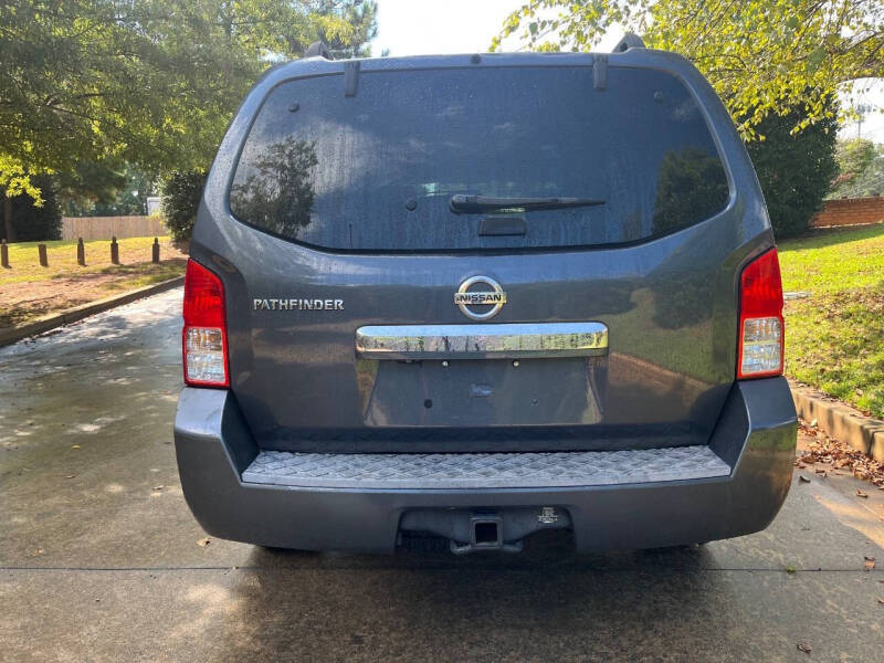 2011 Nissan Pathfinder LE