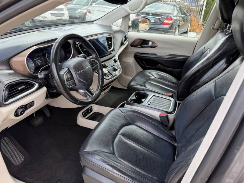 2017 Chrysler Pacifica Touring-L Plus