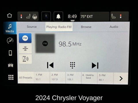 2024 Chrysler Voyager LX