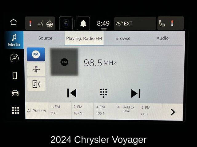 2024 Chrysler Voyager LX