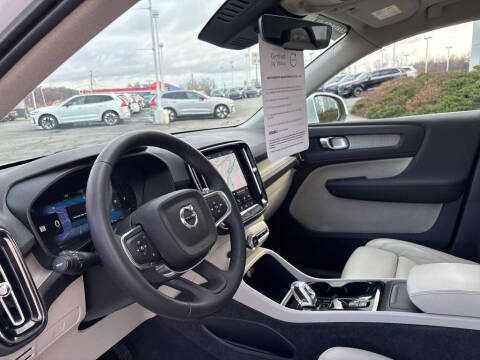 2023 Volvo XC40 B5 Plus Bright Theme