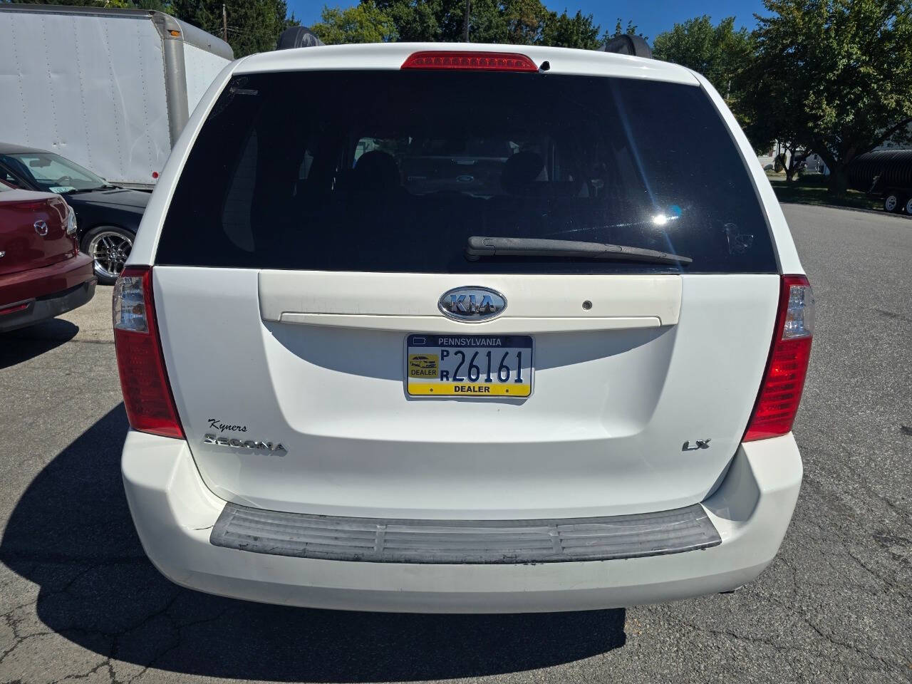 2009 Kia Sedona for sale at QUEENSGATE AUTO SALES in York, PA