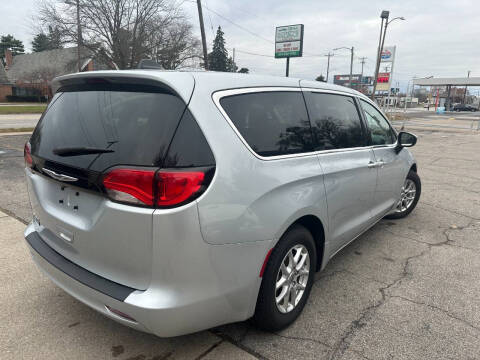 2022 Chrysler Voyager LX