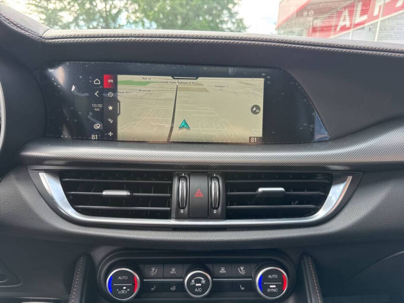 2025 Alfa Romeo Stelvio Intensa