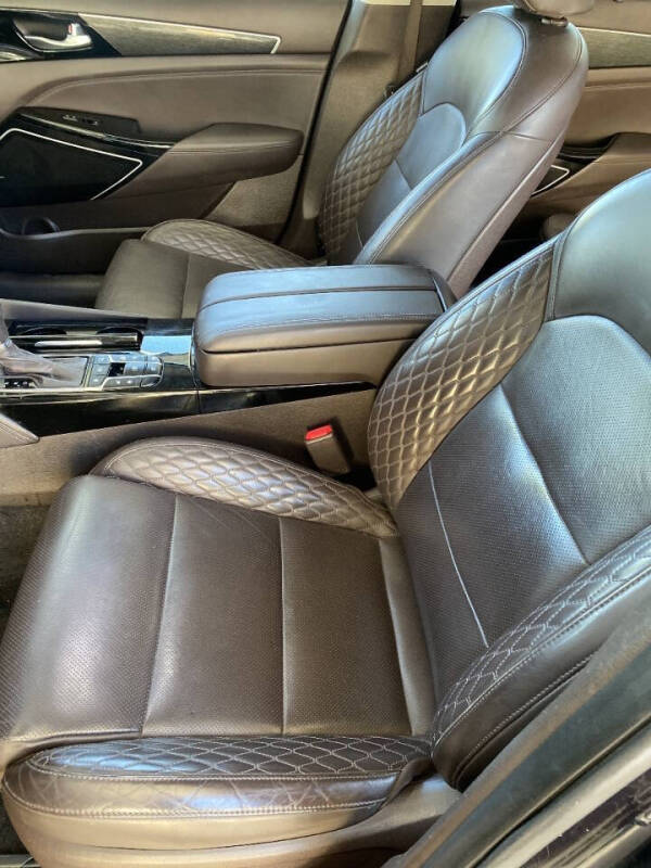 2017 Kia Cadenza Limited