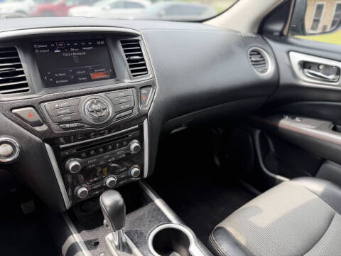 2020 Nissan Pathfinder SV
