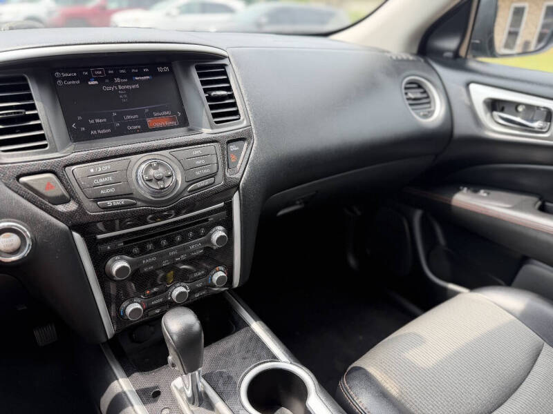 2020 Nissan Pathfinder SV