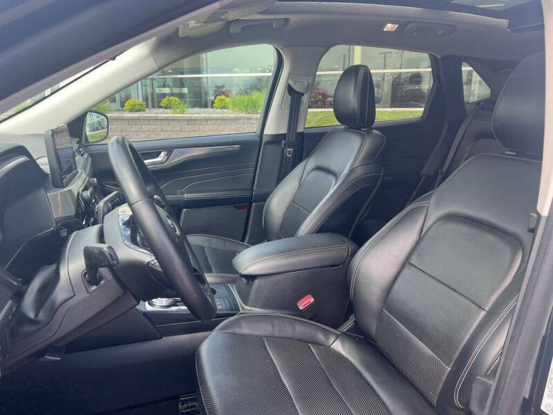 2022 Ford Escape Titanium