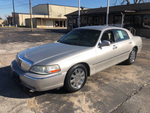 2007 Lincoln Town Car for sale at OTWELL ENTERPRISES AUTO & TRUCK SALES in Pasadena TX
