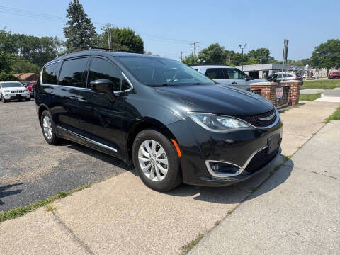 2017 Chrysler Pacifica Touring-L