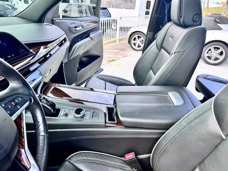 2023 Cadillac Escalade ESV Premium Luxury