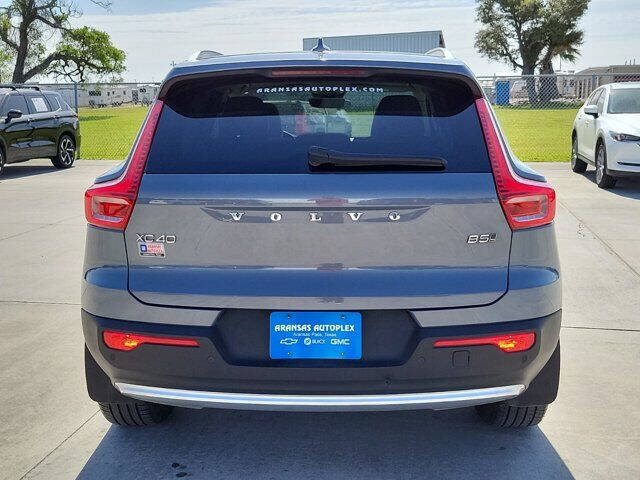 2023 Volvo XC40 B5 Plus Bright Theme