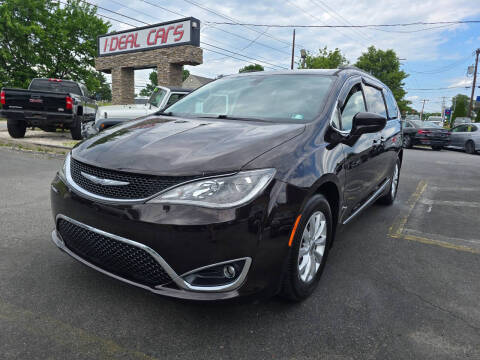 2017 Chrysler Pacifica Touring-L