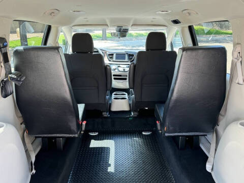 2024 Chrysler Voyager LX