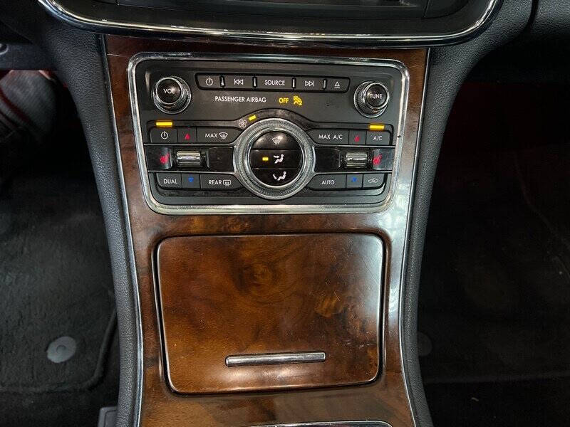 2017 Lincoln Continental Premiere