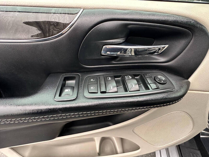 2016 Chrysler Town and Country Touring