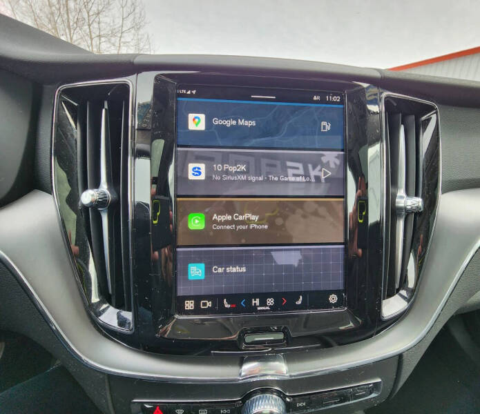 2025 Volvo XC60 B5 Core Dark Theme