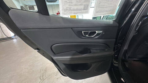 2024 Volvo S60 B5 Plus Dark Theme
