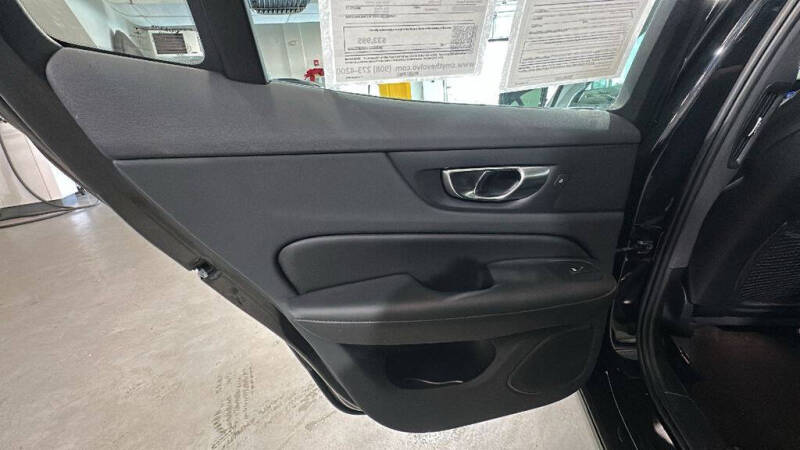 2024 Volvo S60 B5 Plus Dark Theme