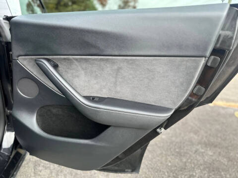 2025 Tesla Model Y Long Range