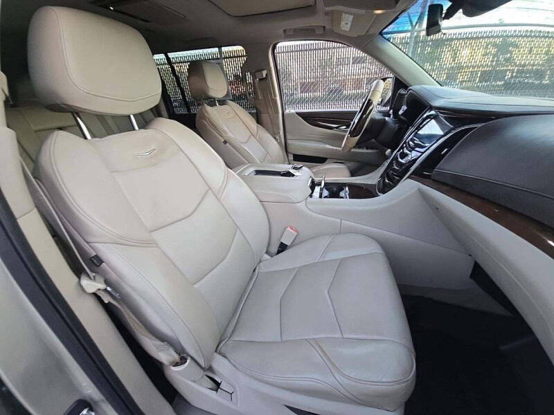 2017 Cadillac Escalade ESV Luxury