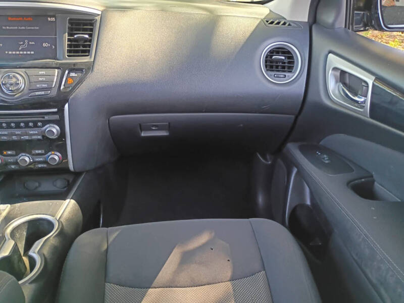 2017 Nissan Pathfinder SV