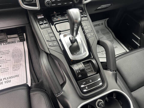 2017 Porsche Cayenne Platinum Edition