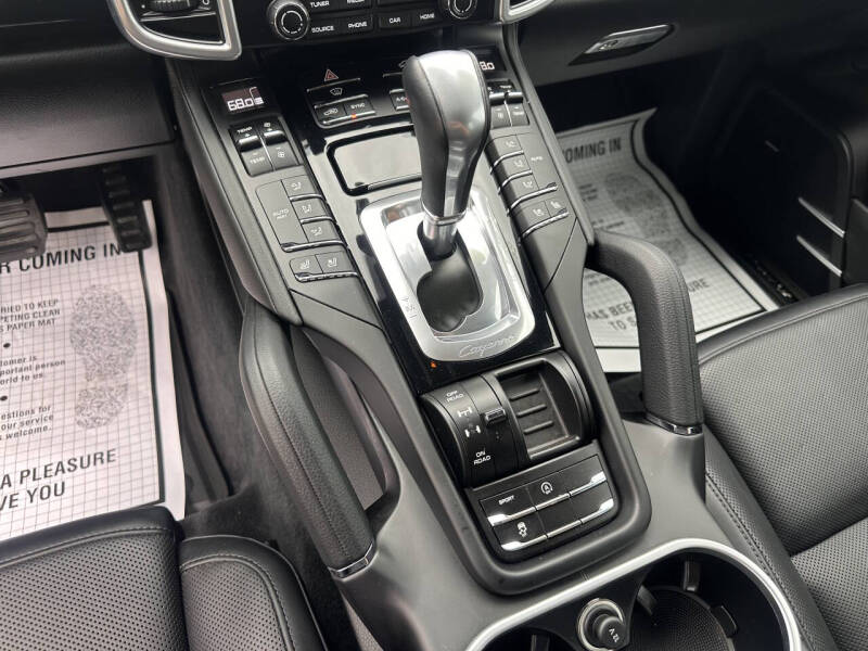 2017 Porsche Cayenne Platinum Edition