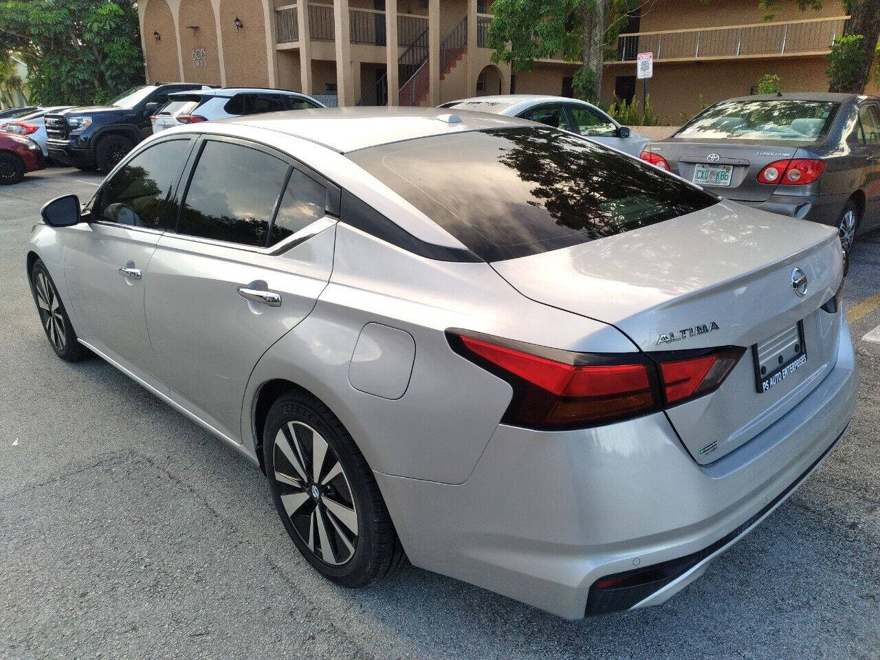 2020 Nissan Altima Sedan - $17,999
