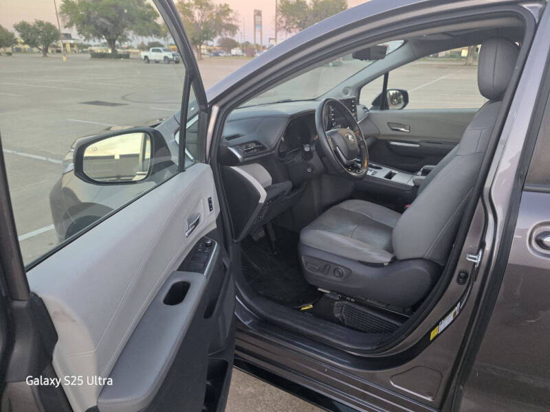 2021 Toyota Sienna Limited 7-Passenger