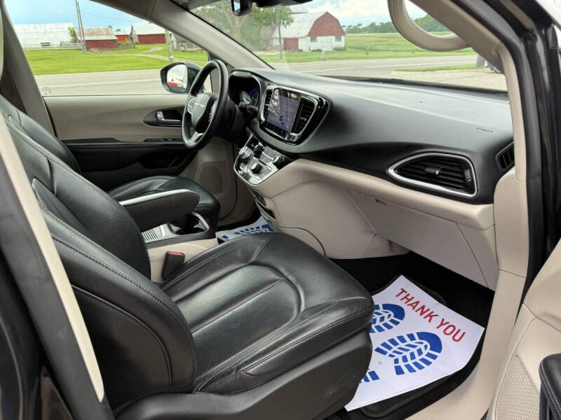 2022 Chrysler Pacifica Touring L