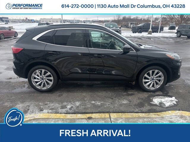 2022 Ford Escape Hybrid Titanium