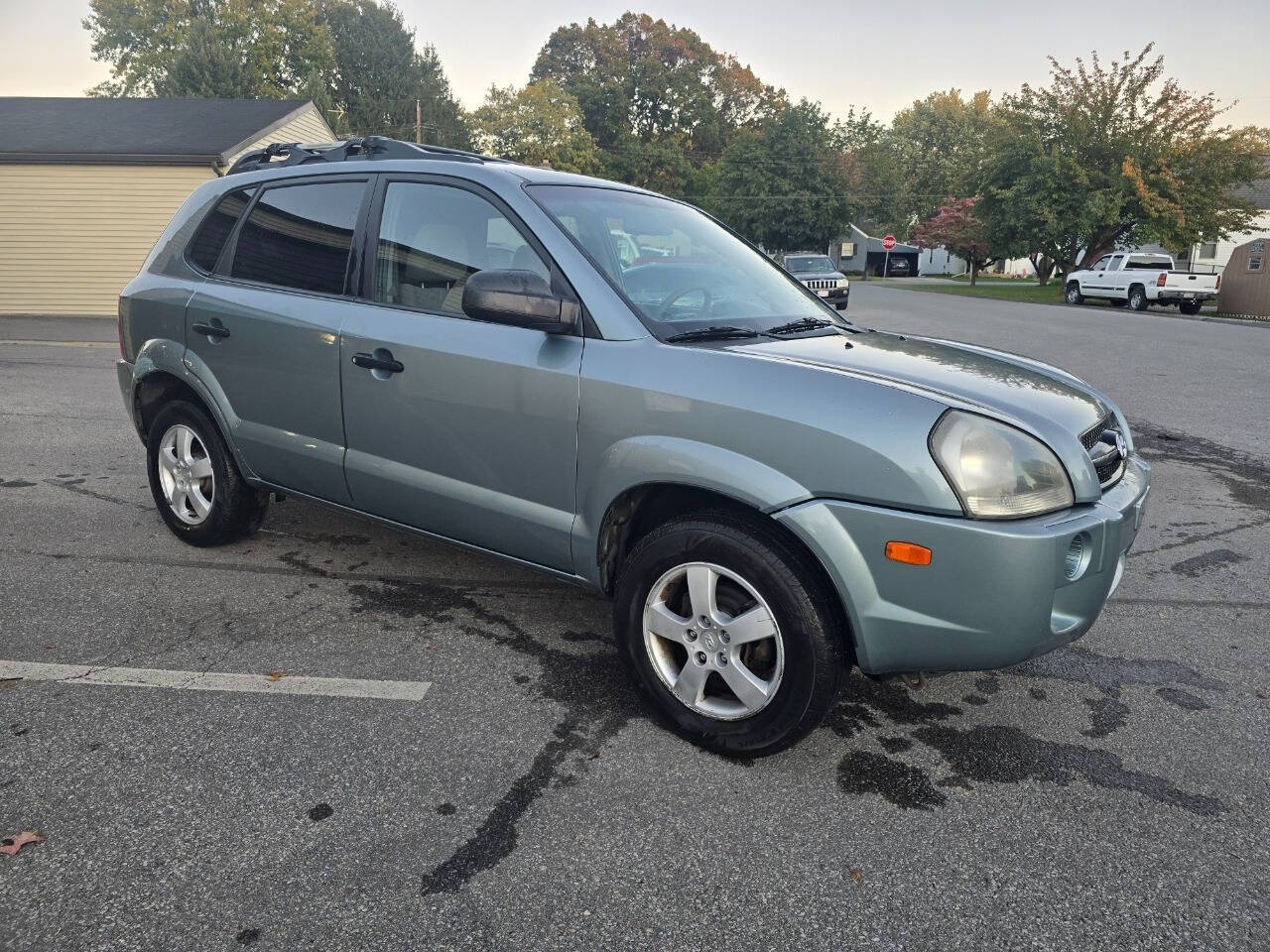 2005 Hyundai TUCSON for sale at QUEENSGATE AUTO SALES in York, PA