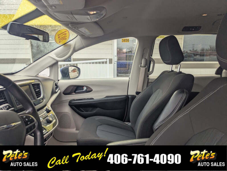 2021 Chrysler Voyager LX