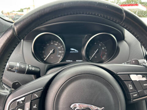 2018 Jaguar F-PACE 25t Premium