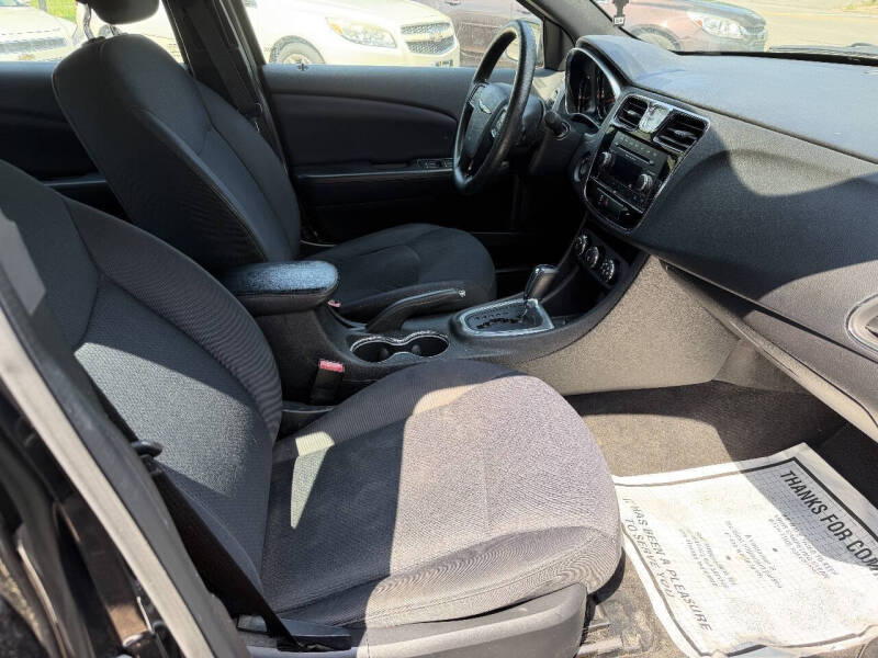 2013 Chrysler 200 LX