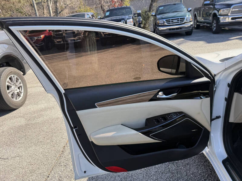 2017 Kia Cadenza Premium