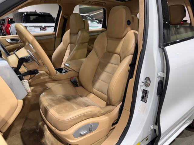 2013 Porsche Cayenne GTS