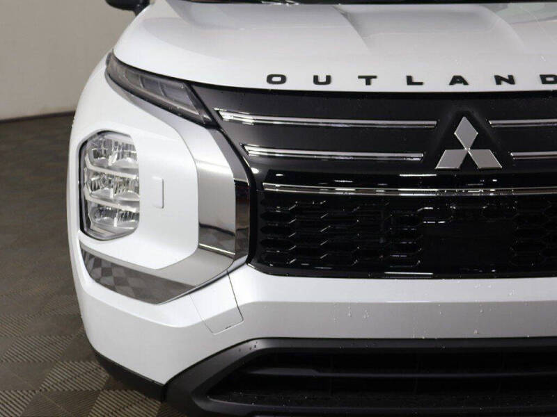 2026 Mitsubishi Outlander ES