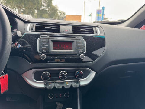 2016 Kia Rio 5-Door LX