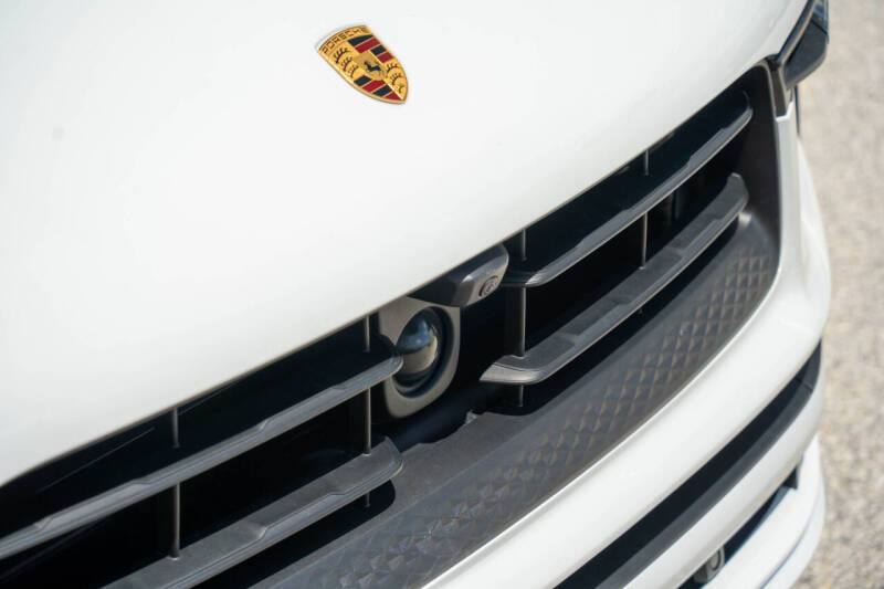 2025 Porsche Macan S