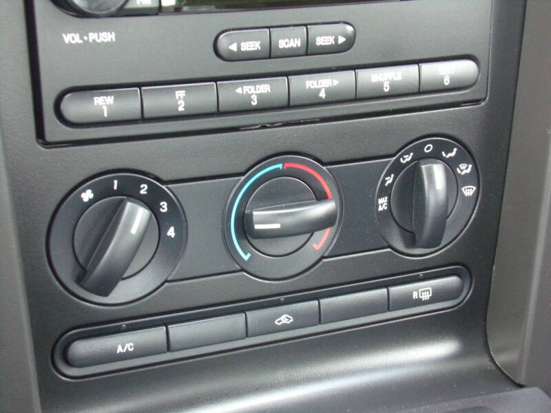 2005 Ford Mustang GT Deluxe