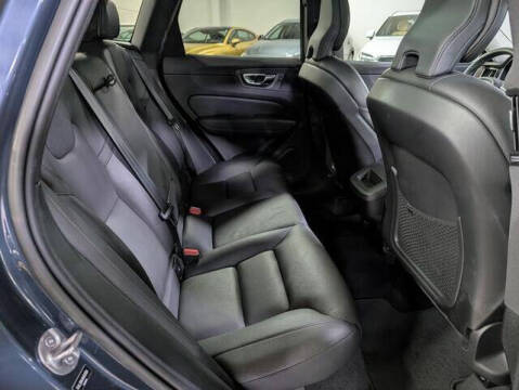 2022 Volvo XC60 B5 Momentum