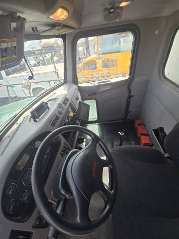 2019 Peterbilt 348