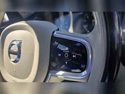 2017 Volvo XC90 T6 Momentum