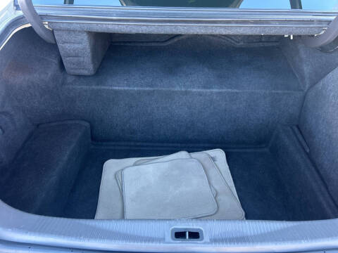 2005 Lincoln Town Car Signature Limited