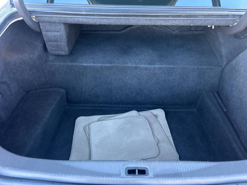 2005 Lincoln Town Car Signature Limited