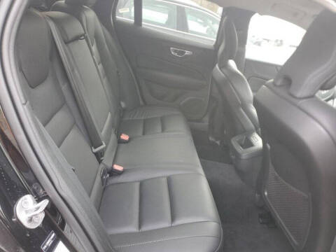 2025 Volvo V60 Cross Country B5 Plus