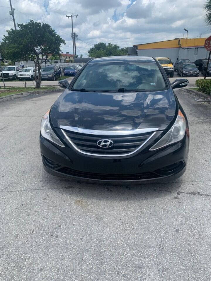2014 Hyundai Sonata  - $8,900