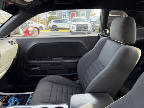 2009 Dodge Challenger SE